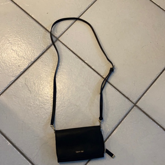 Calvin Klein Handbags - Calvin Klein purse